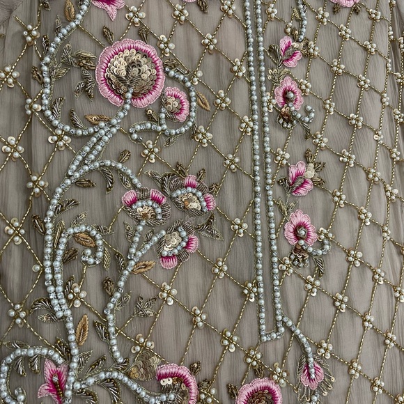 Brand new Pakistani outfit - Picture 4 of 7